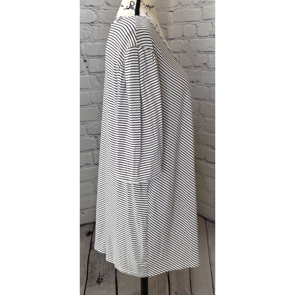 Chico's Women’s Striped V-Neck Tunic Top (Size XXL) - Picture 2 of 7